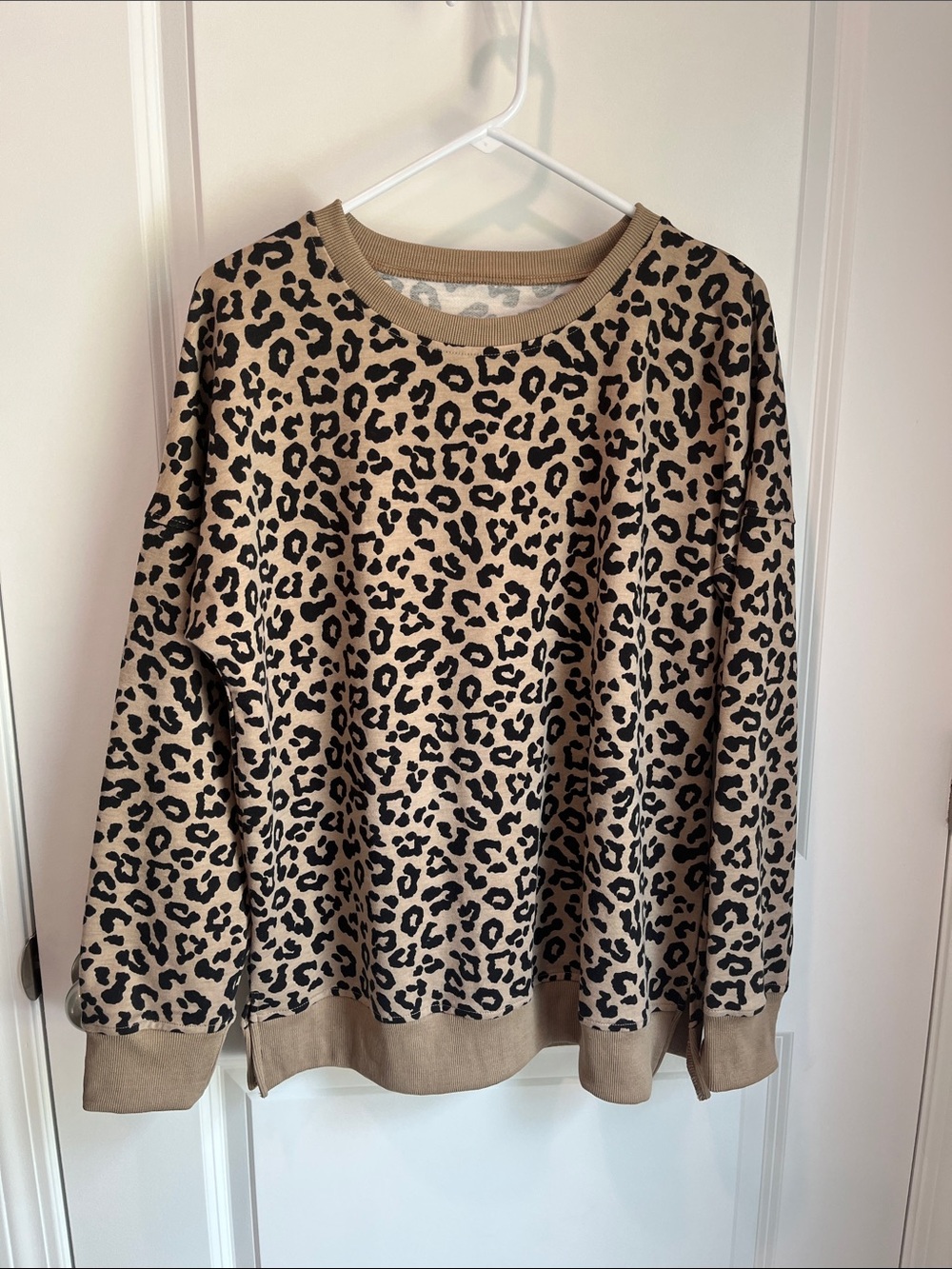Leopard Print Crewneck Sweatshirt - Tan & Black
